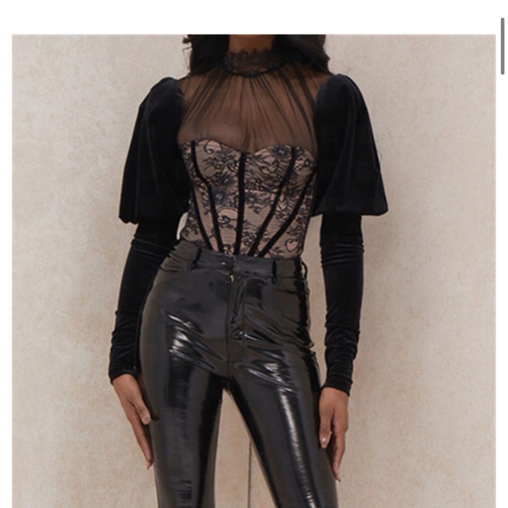 BLACK LACE BODYSUIT